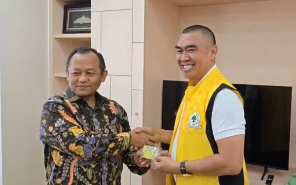 Thumbnail Berita - Bak 'Kutu Loncat' Eks Wali Kota Malang Abah Anton Pindah ke Golkar, Begini Kata Pakar UB