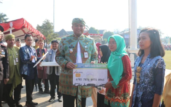 Thumbnail Jepara Luncurkan Kartu Guru dan Sarjana: Langkah Nyata Menuju Pendidikan Merata dan Berkualitas