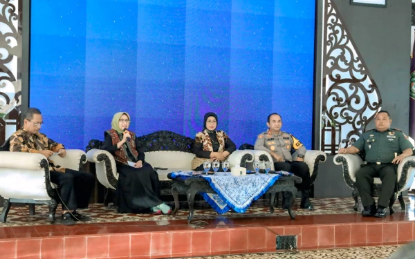 Bupati Lumajang: Perusahaan Jangan Tahan Ijazah Pekerja dan Wajib Penuhi UMK