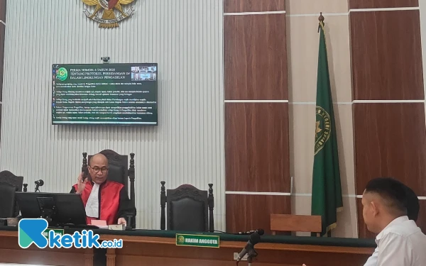 Thumbnail Berita - Jadi Tersangka Penggelapan Rp1 Miliar, Mitra Sales Pabrik Sepatu Ajukan Praperadilan di PN Surabaya