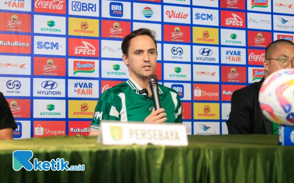 Thumbnail Berita - Munster Kartu Merah, Persebaya Tanpa Pelatih di Sisa Liga 1