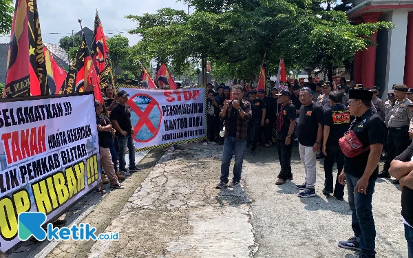Ratusan Massa GPI Demo di DPRD Blitar, Tolak Pembangunan Gedung Kejaksaan Baru di Kanigoro