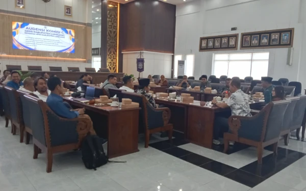Audiensi HPBI dan DPRD Buka Borok Tata Kelola Tambang di Lumajang