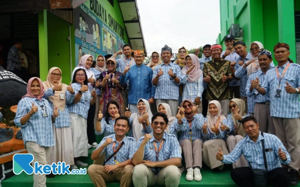 Thumbnail Berita - Kunjungi SMAN 1 Sine Kabupaten Ngawi, Kadindik Jatim Apresiasi Program Keterampilan Siswa