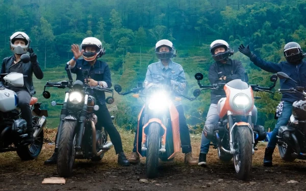 Thumbnail Berita - Mampir Bromo, The Dudas Minus One Motoran Keliling Malang Bareng Gilang Juragan 99