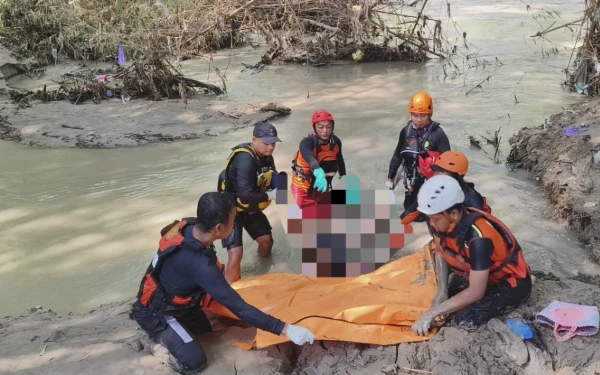 Thumbnail Nenek di Ngawi Ditemukan Tewas, Usai Hilang 2 Hari Terjatuh ke Sungai