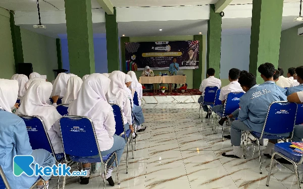 Tumbuhkan Literasi Media, PJS Berbagi Ilmu Jurnalistik kepada Siswa SMAN 1 Ketapang