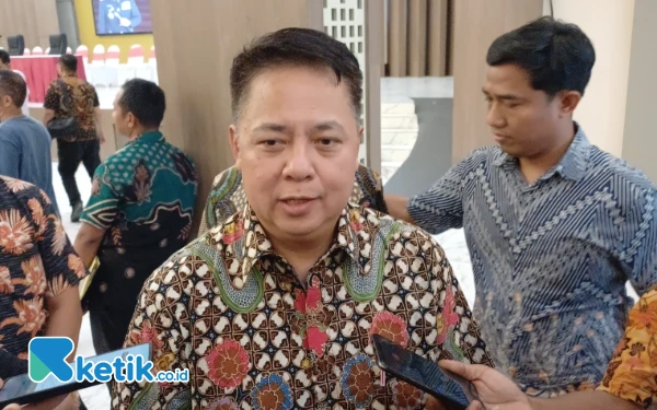 Thumbnail Berita - Kombes Pol Farman Dimutasi,  Posisi Dirreskrimum Polda Jatim Kosong