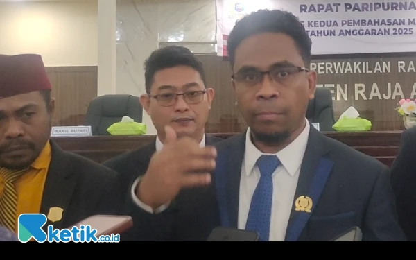 Thumbnail Berita - Usai Bedah Dokumen APBD 2024, Pansus Endus Temuan Dugaan Pembengkakan Anggaran Miliaran Rupiah di Setda Raja Ampat