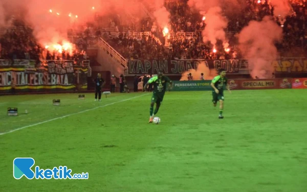 Thumbnail Berita - Persebaya Kalah 1-3 Lawan Bali United, Uston Nawawi: Gagal Beri Kado Hidayat