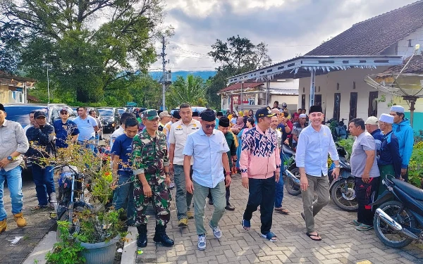 Thumbnail Bangun Kedekatan Pascakonflik, Bupati Bondowoso Kunjungi Warga Kaligedang