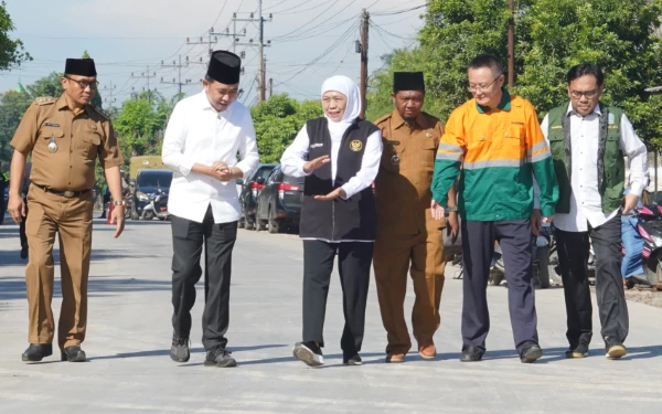 Thumbnail Berita - Gubernur Khofifah Canangkan Pembangunan Jalan Strategis Rambipuji-Puger Senilai Rp24 M