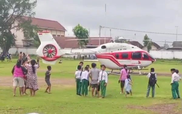 Thumbnail Helikopter Gudang Garam Mendarat Darurat di Jombang, Cuaca Buruk Jadi Pemicu