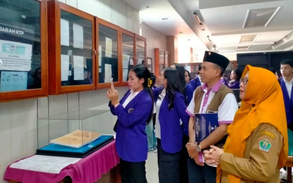 Thumbnail Berita - ‎Mahasiswa FISIP Unitri Pelajari Inovasi Layanan Publik di Disdukcapil Kota Malang