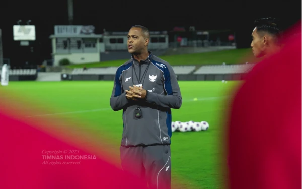 Thumbnail Berita - Patrick Kluivert Ungkap Alasan Tak Panggil Ragnar dan Elkan Baggott
