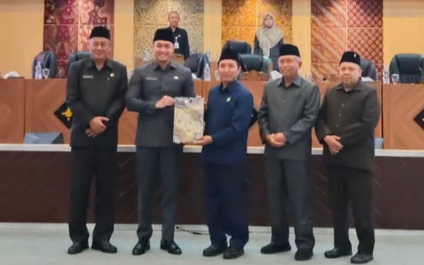 Thumbnail DPRD Bersama Bupati Tuban Setujui Dua Raperda Inisiatif Tentang PPKP dan Beasiswa Pendidikan