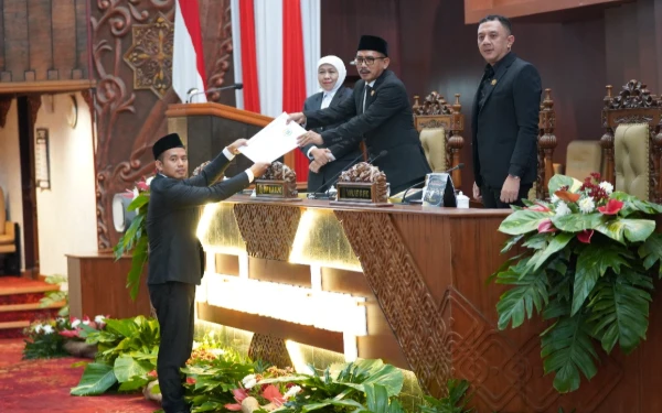 Banggar DPRD Jatim Beri Nilai Positif,  Gubernur Khofifah Dapat Apresiasi Capaian Pendapatan Daerah