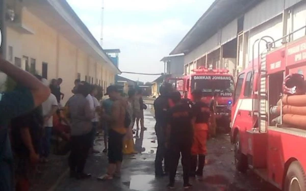 Thumbnail Gudang Pabrik Olahan Daging Beku Milik Bupati Jombang Terbakar