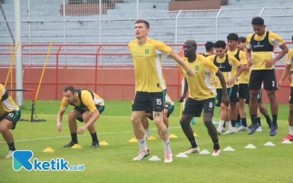 Thumbnail Berita - Slavko Damjanovic Ucap Salam Perpisahan, Hengkang dari Persebaya?