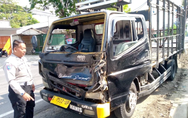 Thumbnail Truk Tabrak 6 Motor di Jombang, Satu Luka Ringan