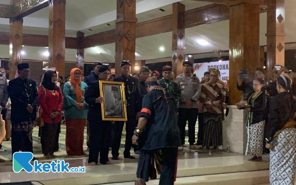 Thumbnail Blitar Punya Tradisi Unik! Brokohan Pancasila Jadi Simbol Cinta Tanah Air