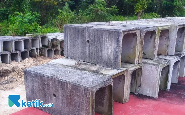 Thumbnail Proyek Saluran Jalan Imam Bonjol Sampang Disorot, U-Ditch Diduga Tak Sesuai Spesifikasi