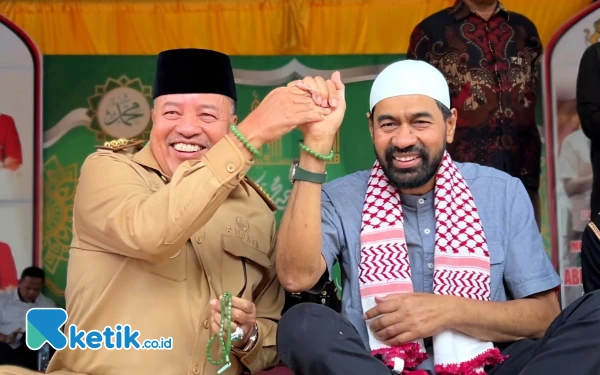 Datang ke Nagan Raya, Gubernur Aceh Dihadiahi Gelang dan Tasbih Batu Giok
