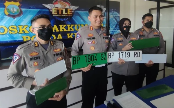 Ketemu Pelat Nomor Mobil Warna Hijau di Batam? Jangan Kaget, Ini Artinya
