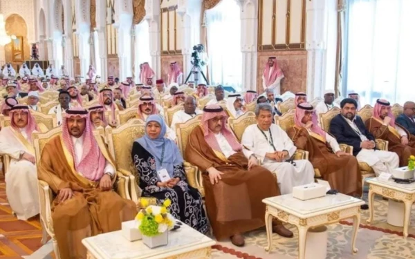 Thumbnail Berita - Penuhi Undangan Putra Mahkota Kerajaan Arab Saudi, Gubernur Khofifah Hadiri Pertemuan Tahunan Haji di Istana Mina