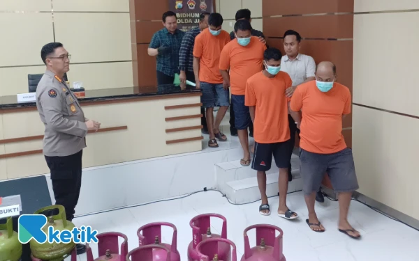 Thumbnail Berita - Ini Modus 4 Tersangka Pengoplos LPG Bersubsidi yang Ditangkap Polda Jatim