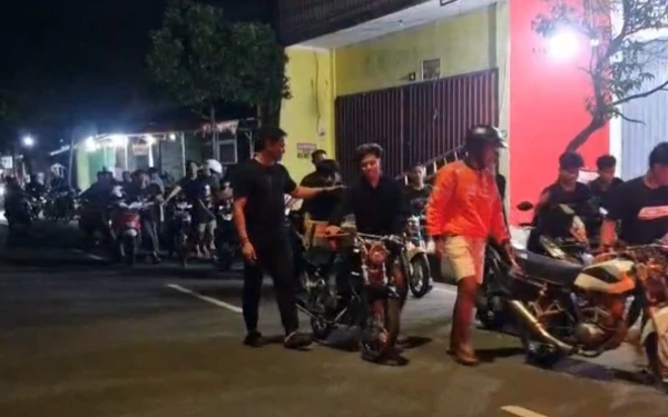 Thumbnail Berita - Polres Tuban Kembali Bubarkan Balap Liar di Jalan Soekarno-Hatta, Pelaku Tak Jera
