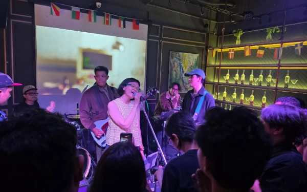 Thumbnail Berita - Asyik! 5 Musisi Jaz Hibur Penggemar di Artotel Surabaya