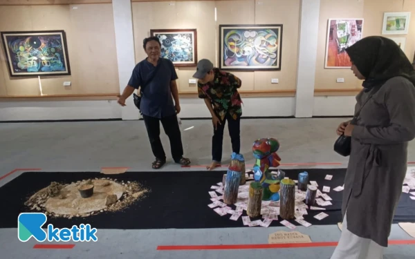 Thumbnail Berita - Maneges, Ajang Perupa Luapkan Ekspresi dalam Karya Lukis dan Instalasi
