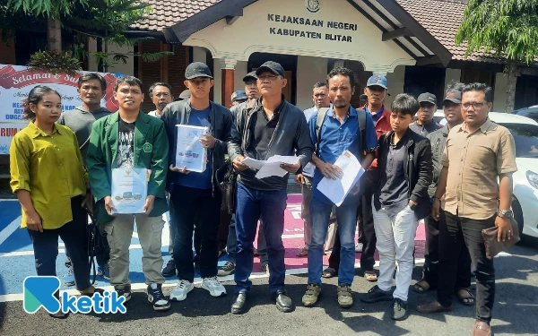 Thumbnail KRPK dan FMR Laporkan Dugaan Korupsi Proyek E-Katalog Rp1,1 Triliun di Blitar ke Kejaksaan