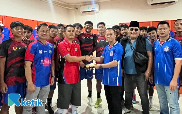 Thumbnail Berita - Pengusaha Sawit Beri Bonus Rp50 Juta ke Atlet Porprov Sepak Bola Kota Malang, Ini Sosoknya