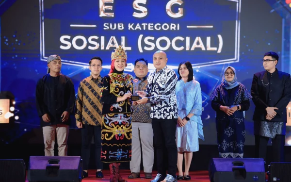 Thumbnail Berita - Narasi Jatim Gerbang Baru Nusantara Antarkan Biro Adpim Jatim Raih Penghargaan Nasional