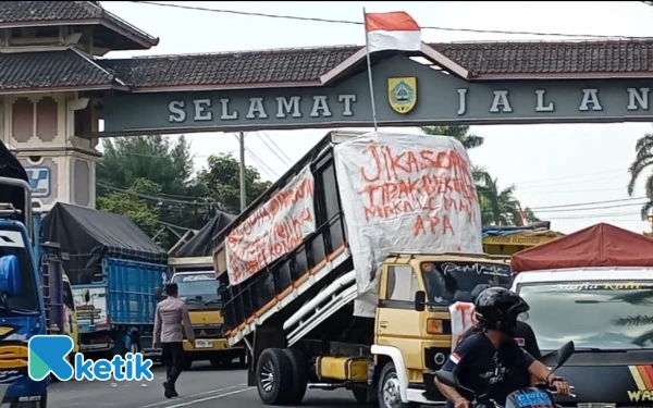 Thumbnail Ratusan Sopir Truk Pemalang Mengeluh ke Wakil Rakyat, Minta Keadilan Aturan ODOL