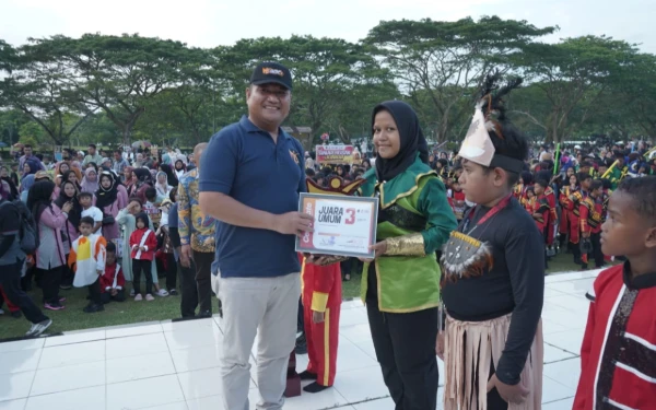Thumbnail Berita - Tutup Marching Festival ke-III Tahun 2025, Ini Pesan Wabup Asahan