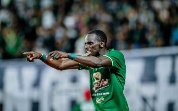 Thumbnail Berita - Flavio Silva Tak Terlihat di Latihan Perdana Persebaya, Eduardo Perez Beri Penjelasan