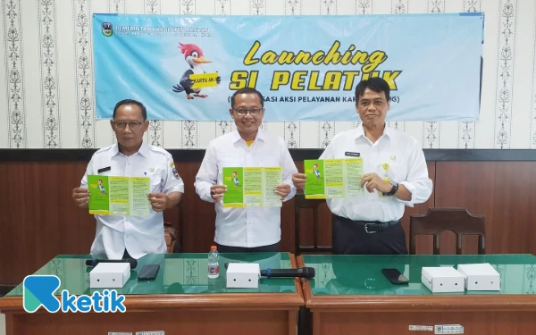 Thumbnail Berita - Si Pelatuk Diluncurkan, Kartu Kuning di Pacitan Kini Bisa Diurus via WhatsApp