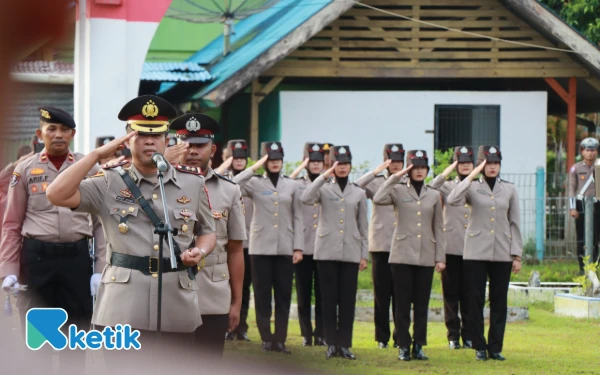 Thumbnail Berita - Polres Simeulue Gelar Upacara Ziarah Makam dan Tabur Bunga Peringati Hari Bhayangkara Ke-79