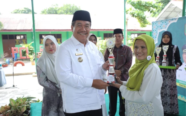 Thumbnail Berita - Hadiri Peringatan Tahun Baru Islam 1447 H, Bupati Asahan Serahkan Piagam Penghargaan