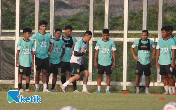 Thumbnail Berita - Flavio Silva Tak Tampak di Latihan Persebaya, Sinyal Ada Striker Baru?