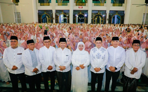 Thumbnail Berita - Sambut Tahun Baru 1447 H, Gubernur Khofifah Berdoa, Dzikir dan Sholawat Ajak Jadi Pribadi Lebih Baik