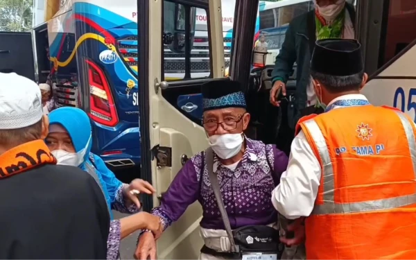 Thumbnail Berita - Alhamdulillah, 19.692 Jemaah Haji Gelombang 2 Tiba di Asrama Haji Debarkasi Surabaya
