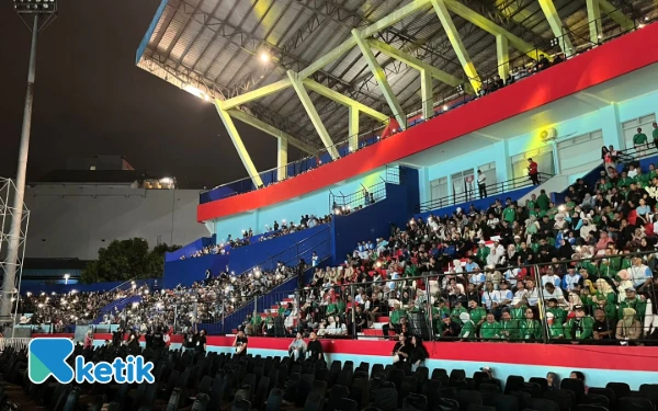 Thumbnail Berita - Spektakuler! 10.000 Penonton Semarakkan Pembukaan Porprov IX Jatim 2025 di Stadion Gajayana