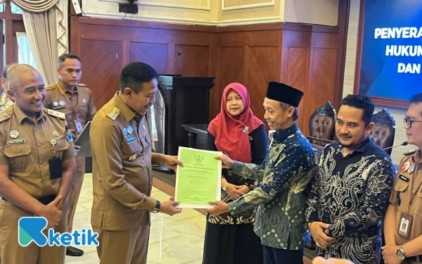 Thumbnail Berita - 57 Koperasi Merah Putih di Kota Malang Terima SK Pembentukan, Notoris Dapat Apresiasi