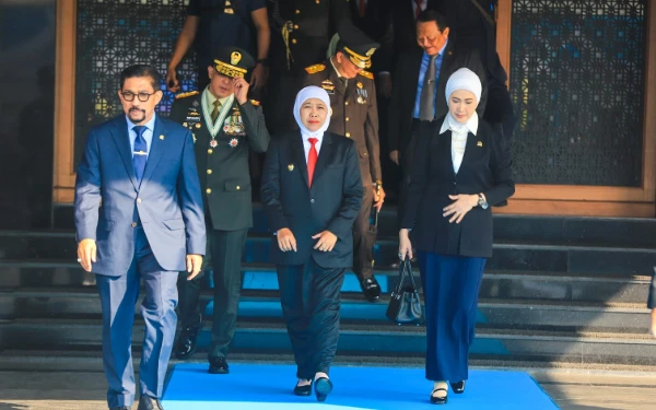 Thumbnail Berita - Peringatan Hari Bhayangkara, Khofifah Tekankan Pentingnya Sinergi Pemprov-Polri Jaga Keamanan Jatim