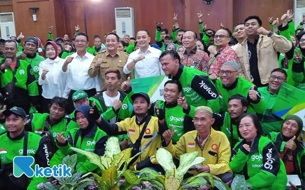 Thumbnail Berita - Wajah Berseri-seri, 15 Ribu Pengemudi Ojol Surabaya Dapat Bantuan BPJS Ketenagakerjaan