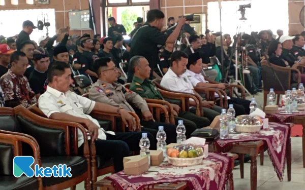 Thumbnail Tamu undangan dari berbagai unsur forkopimda menghadiri acara pelantikan Ormas Squad Nusantara DPC Kabupaten Pekalongan, Rabu, 2 Juli 2025. (Foto: Slamet/Ketik)
